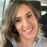 Profesora de apoyo a niños y niñas de primaria online
